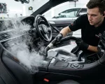 Parní čistič na auto detailing interiéru