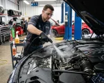 Kde umýt motor auta bezpečné mytí motoru