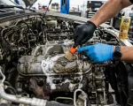 Jak vyčistit motor od oleje odmaštění a mytí motoru